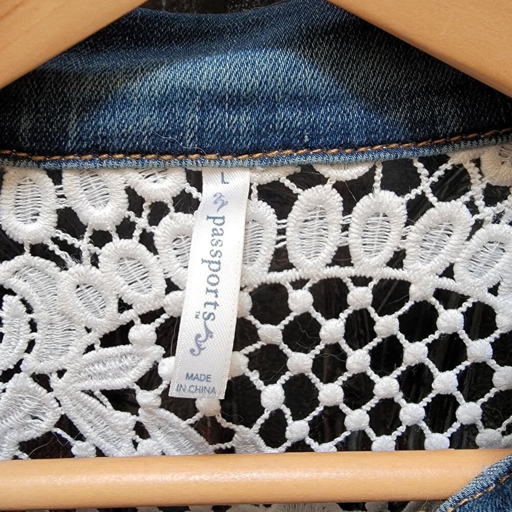 Womens Denim Jacket W/ Lace Back Detail By Passport Size L - Picture 3 of 4